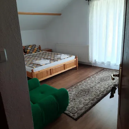 сара *